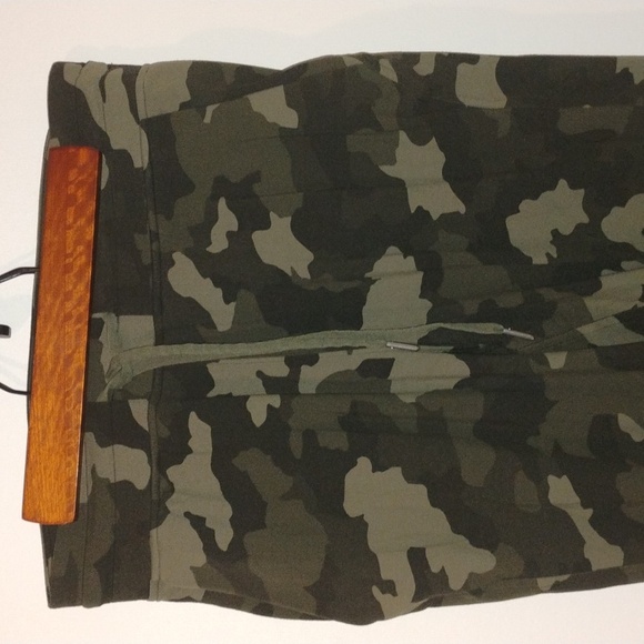 lululemon athletica Ready to Rulu High Rise Jogger. Womens size 8. Green Camo. - Picture 2 of 13